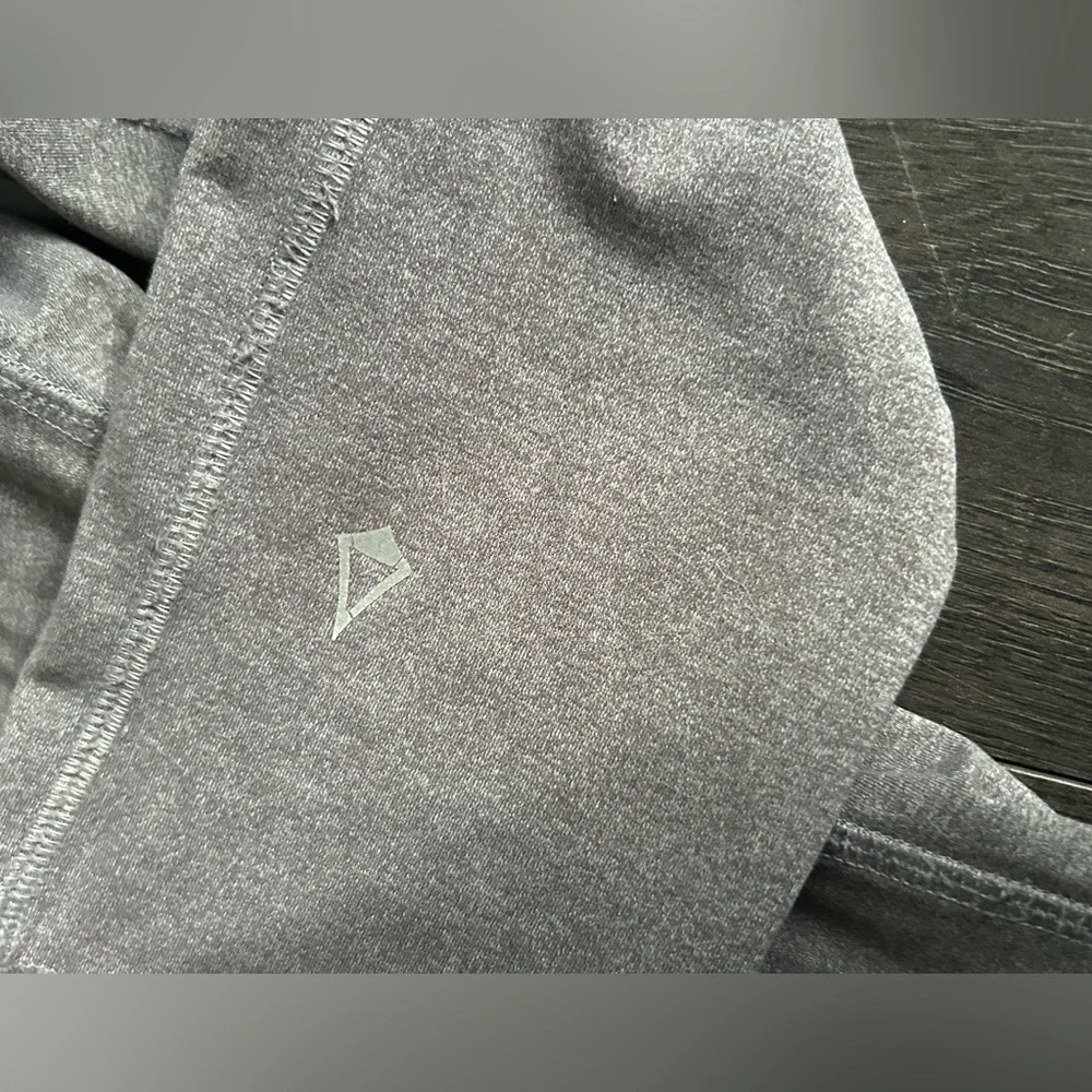 IVIVVA by LULULEMON girls size 8 capris leggings - Picture 4 of 7